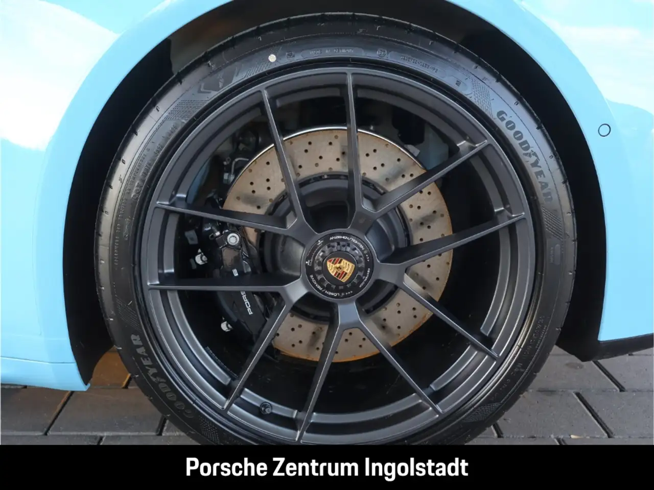 Porsche 992 (911) Carrera 4 GTS Cabriolet SurroundView Innodri 9