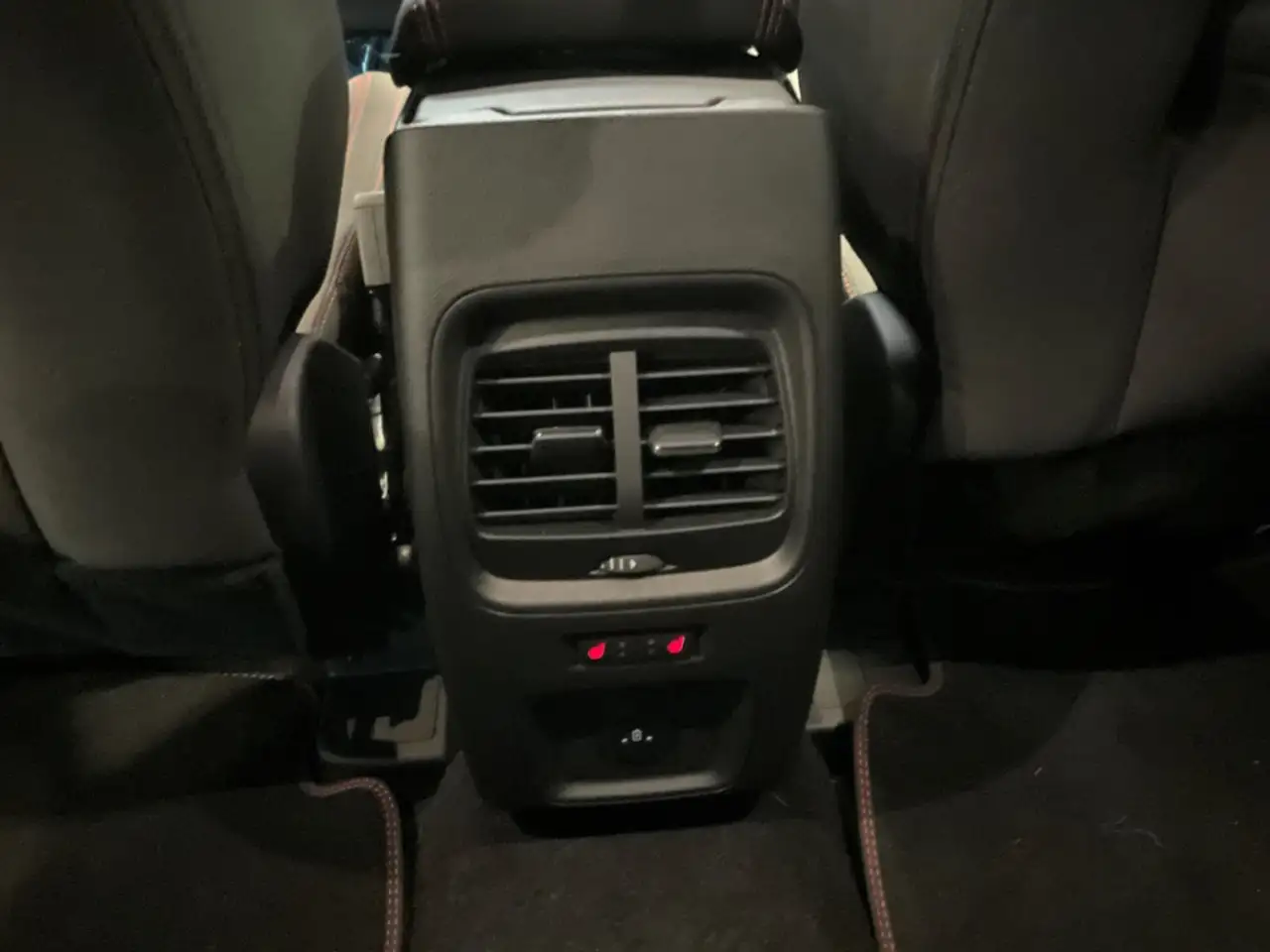 Ford Kuga ST-Line FHEV Kamera. Parksensoren. Sitzheizung 9
