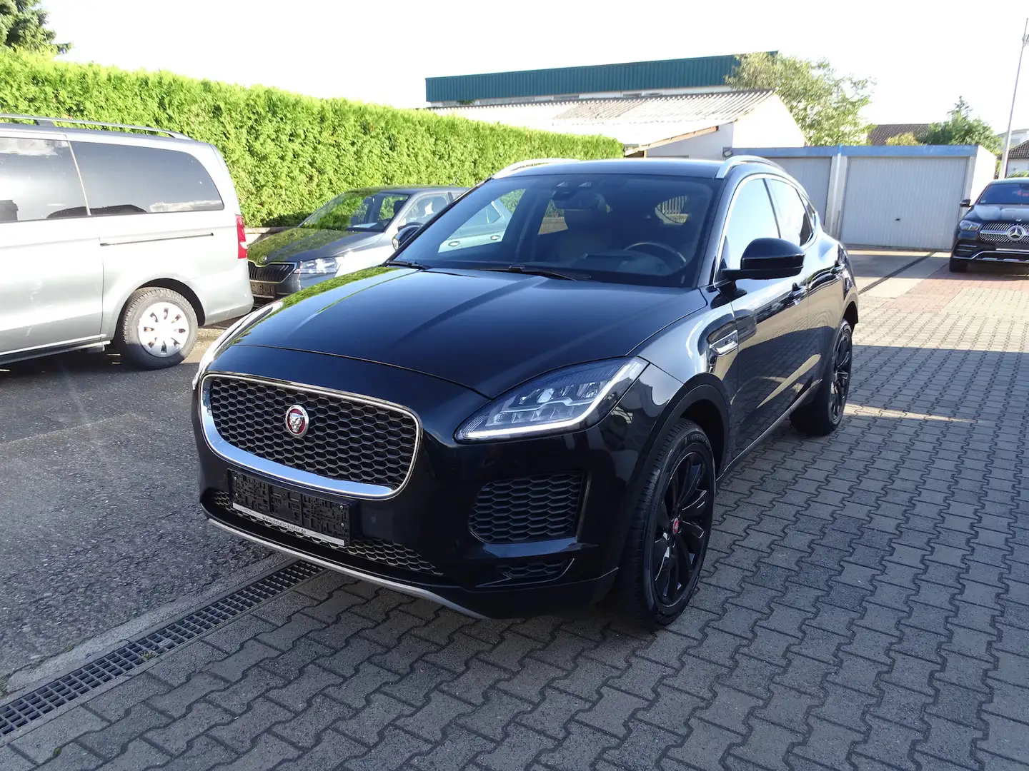 Jaguar E-Pace S AWD Navi, Leder, Klimaauto., Panoramadach Noir - 1