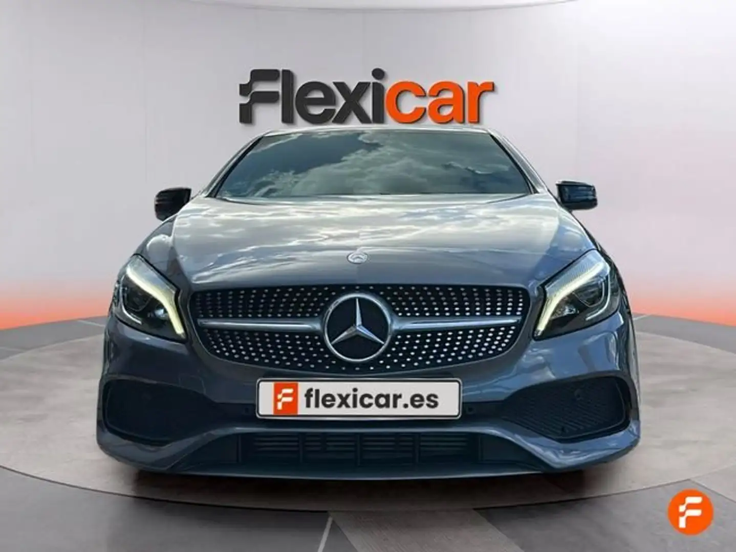 Mercedes-Benz A 180 d AMG Line Gris - 2