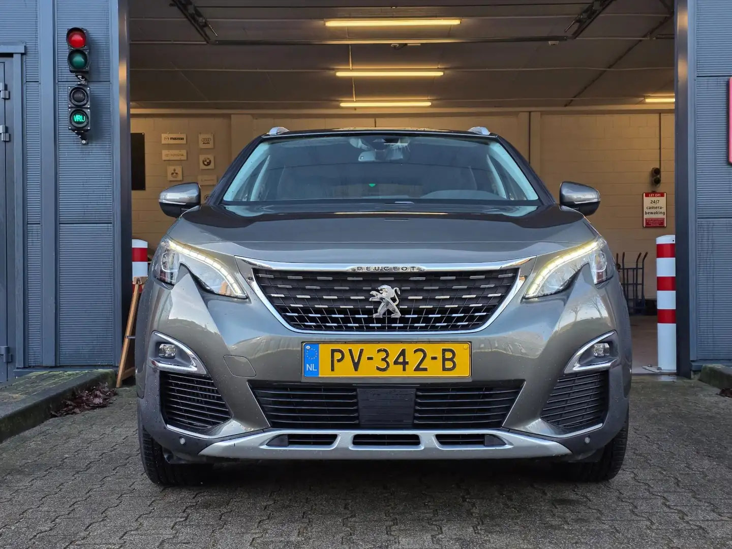 Peugeot 3008 1.2 PureTech Blue Lease Premium / NIEUWE DISTRIBUT Grau - 2