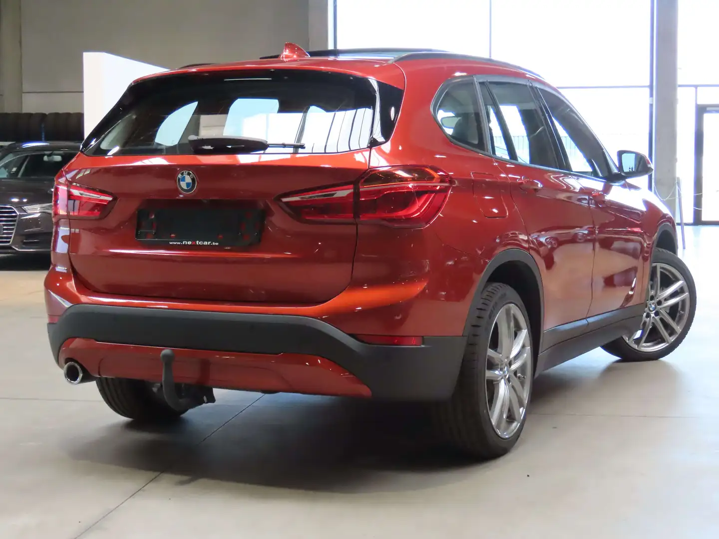 BMW X1 16dA SDrive NAVI PRO-SIEGES SPORT-HUD-CRUISE-PANO Orange - 2