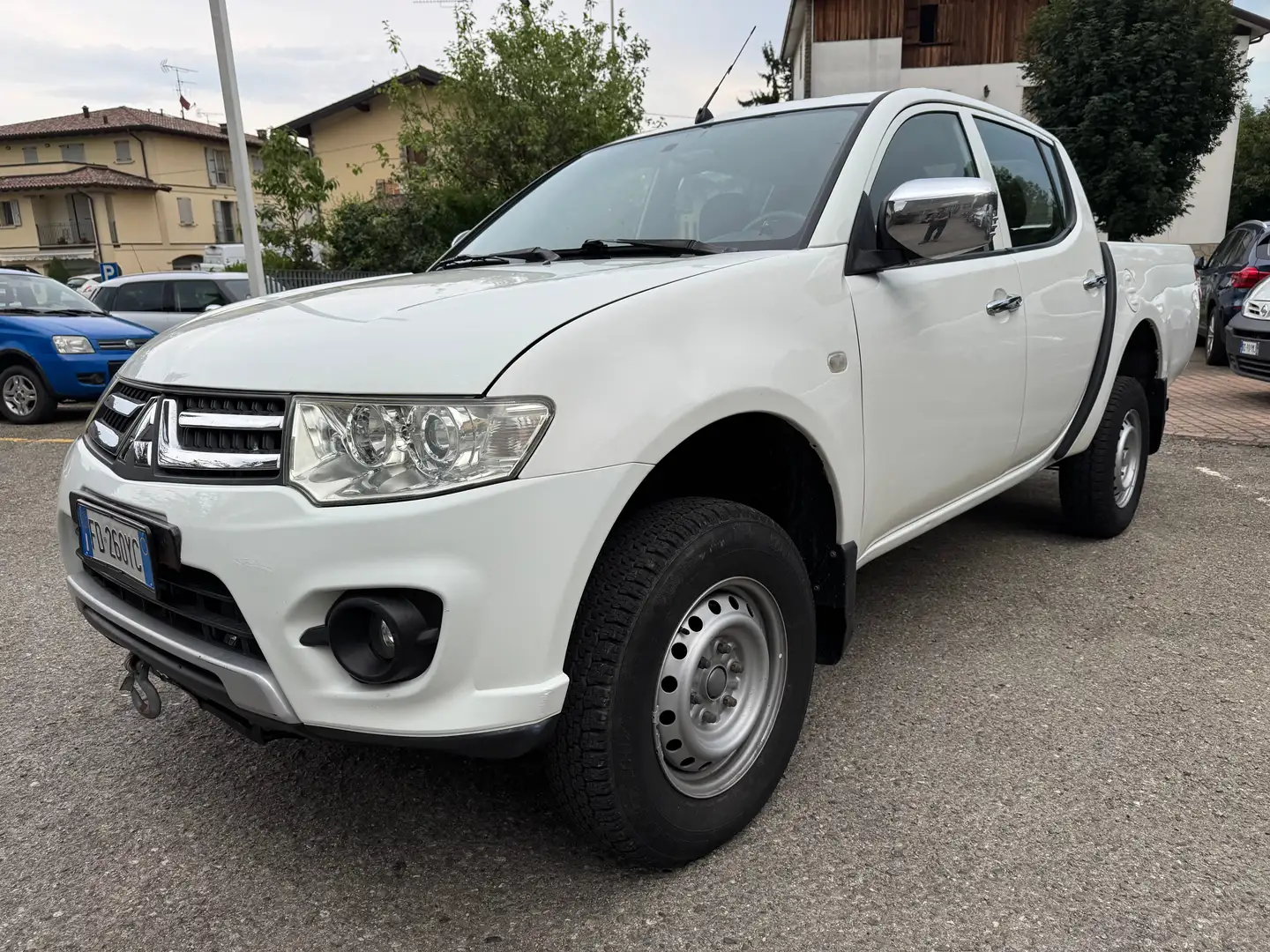 Mitsubishi L200 L200 Cab IV 2010 d.cab 2.5 di-d Invite N1 Blanco - 1