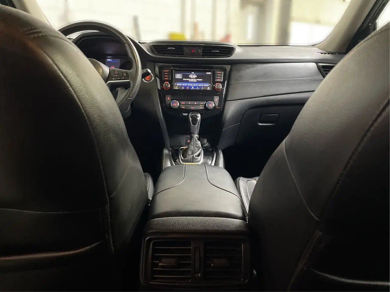 Nissan Rogue снимка Nissan Rogue