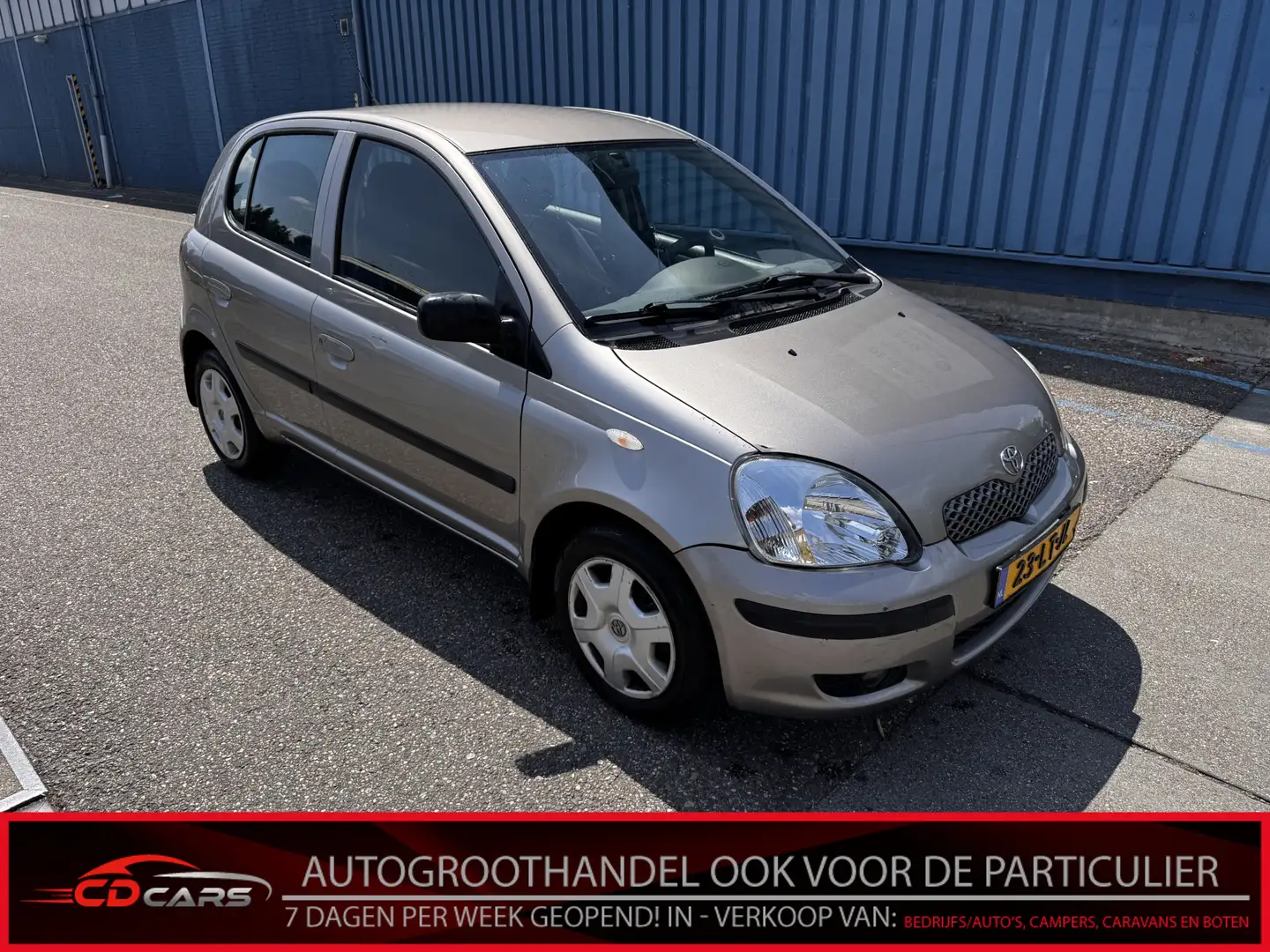 Toyota Yaris 1.0 VVT-i Luna Radio, Mistlamp Bij de verkoop van Grijs - 1