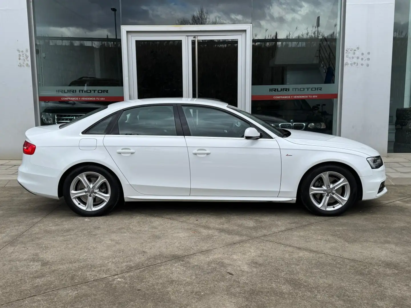 Audi A4 2.0TDI DPF S line edition quattro 150 Weiß - 1