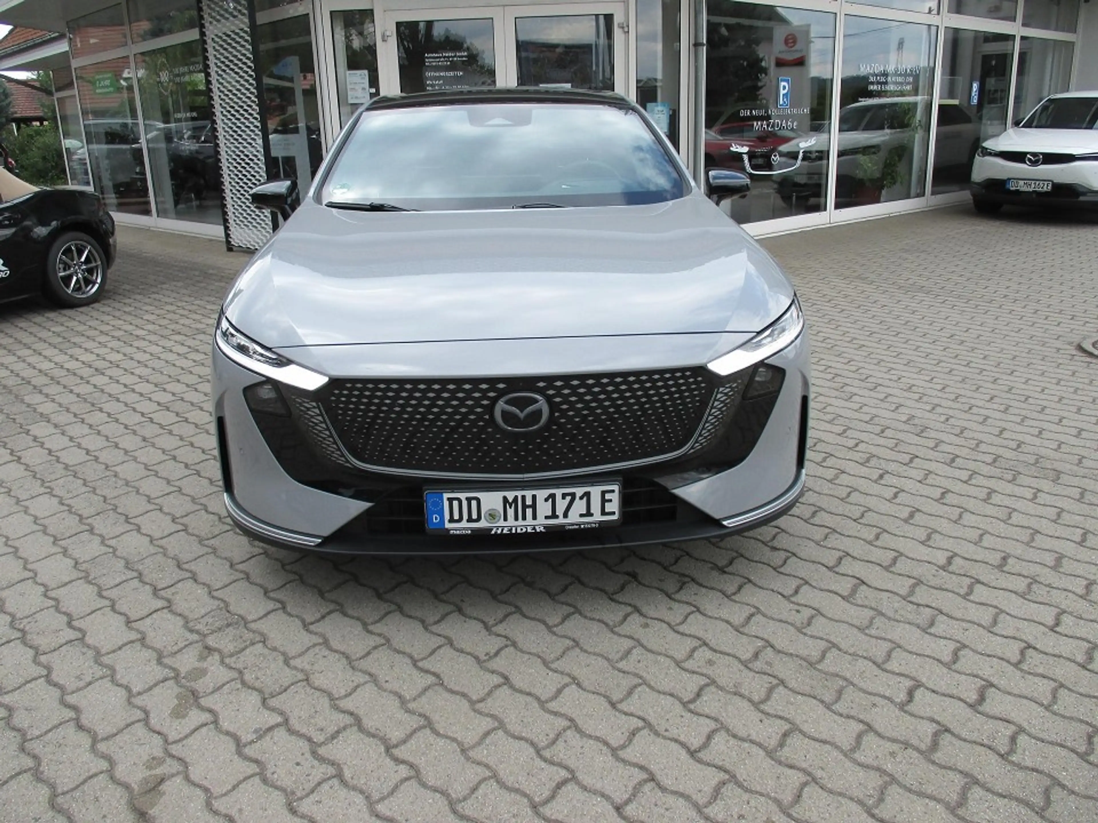 Mazda 6e 5HB EV 258 1AT RWD Takumi — photo 2