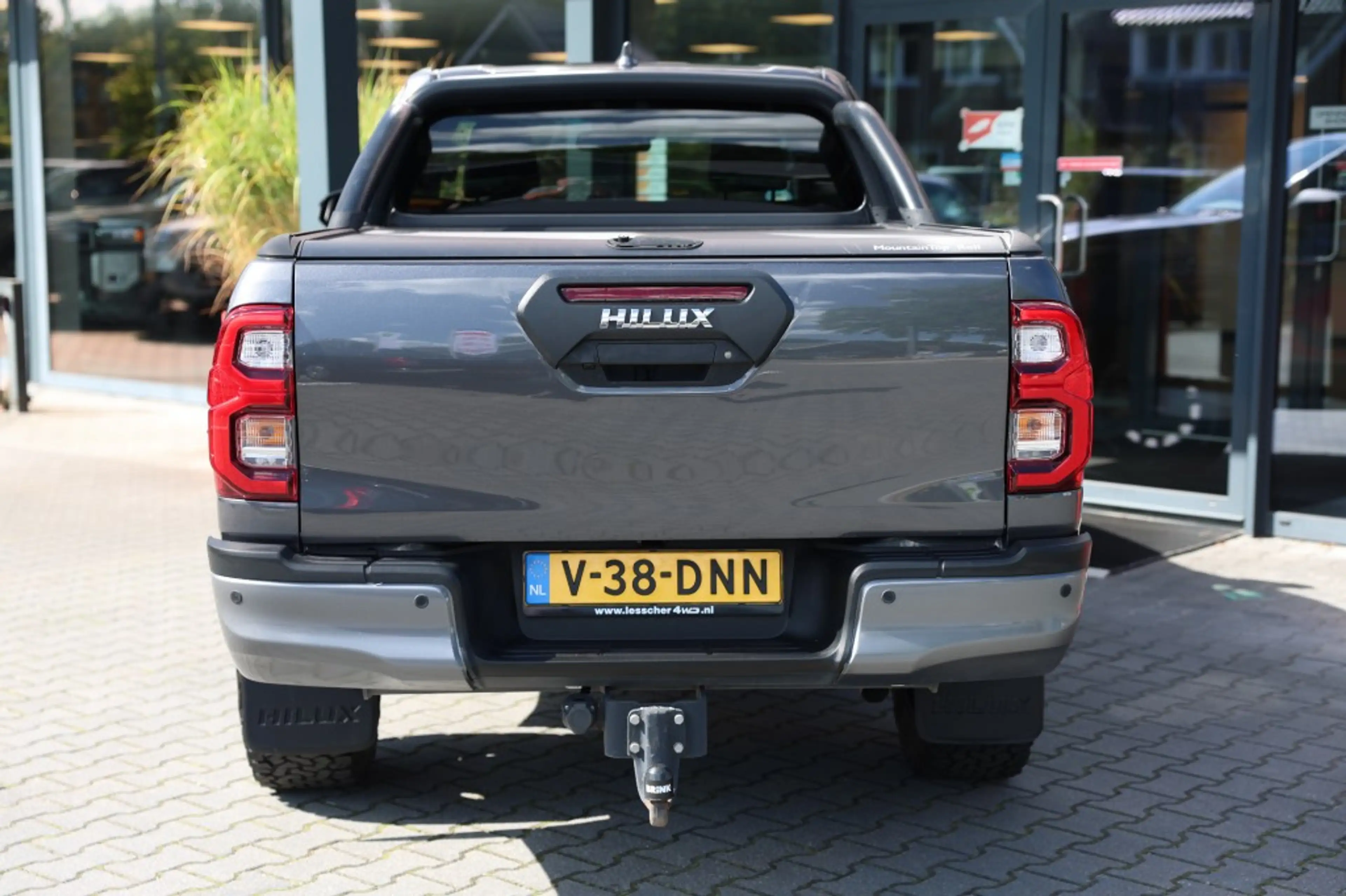 Toyota Hilux 2.8 D-4D X-TRA CAB INVINCIBLE A/T 4WD VAN — photo 5