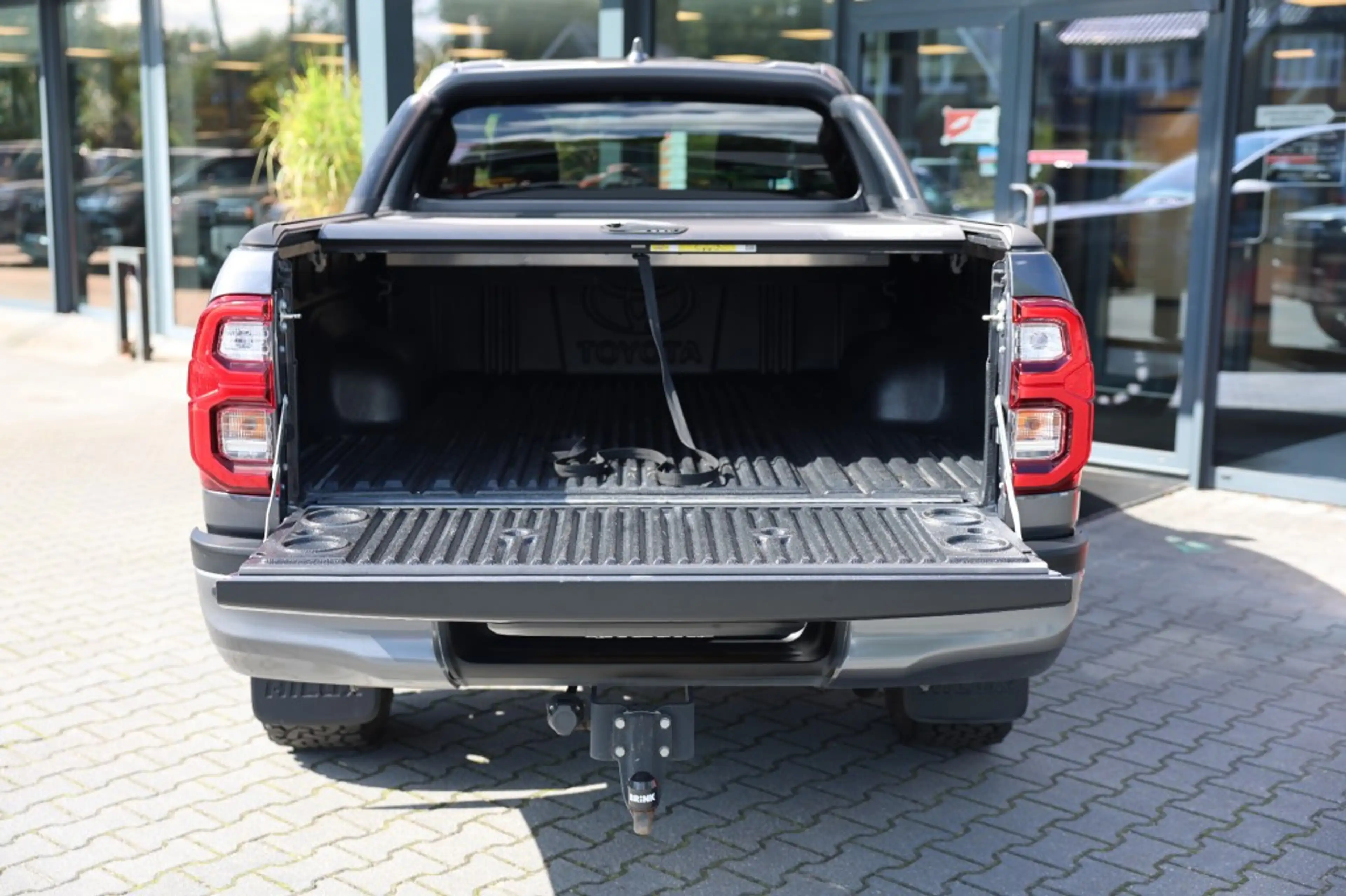 Toyota Hilux 2.8 D-4D X-TRA CAB INVINCIBLE A/T 4WD VAN — photo 6