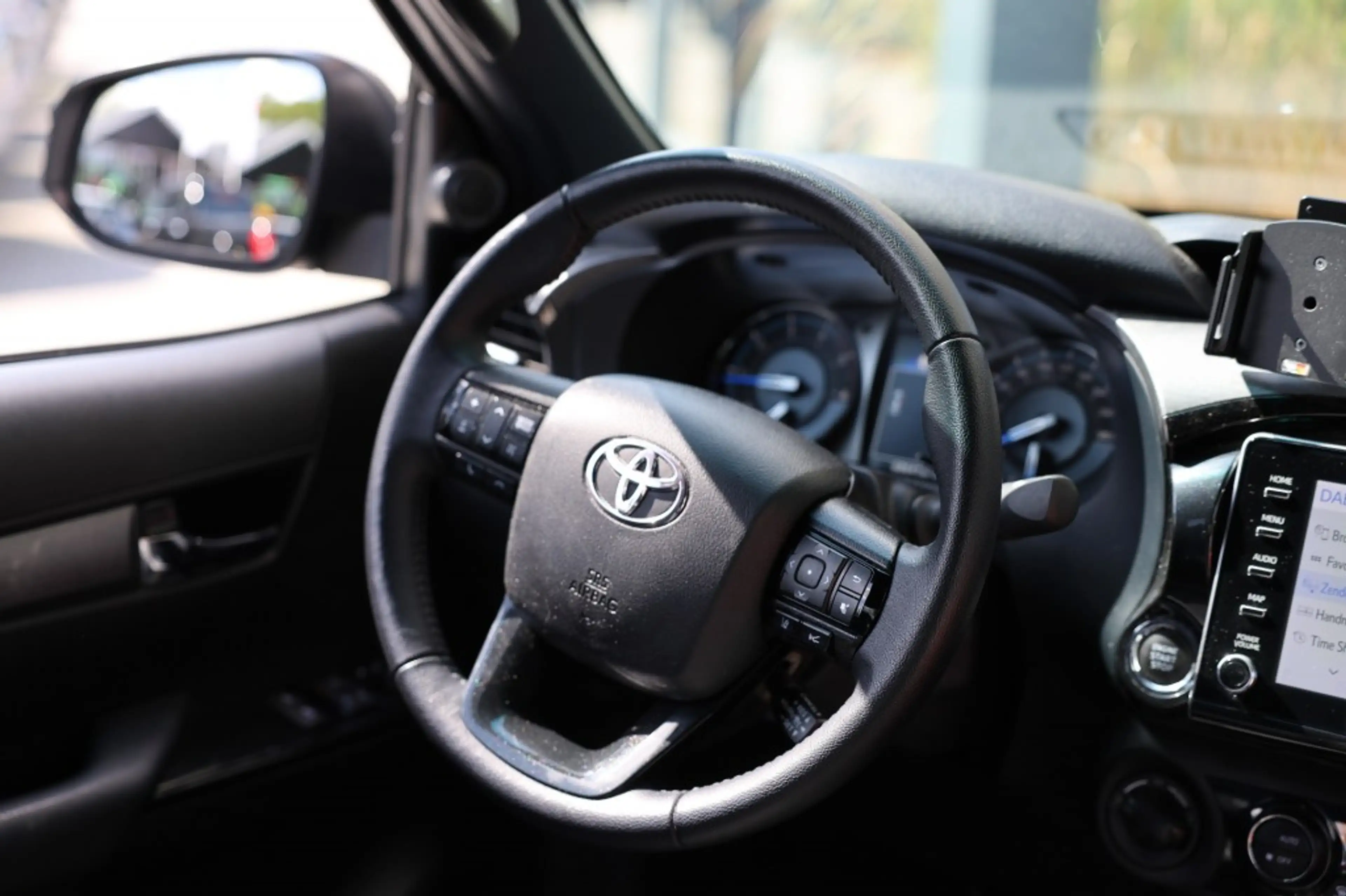 Toyota Hilux 2.8 D-4D X-TRA CAB INVINCIBLE A/T 4WD VAN — photo 9