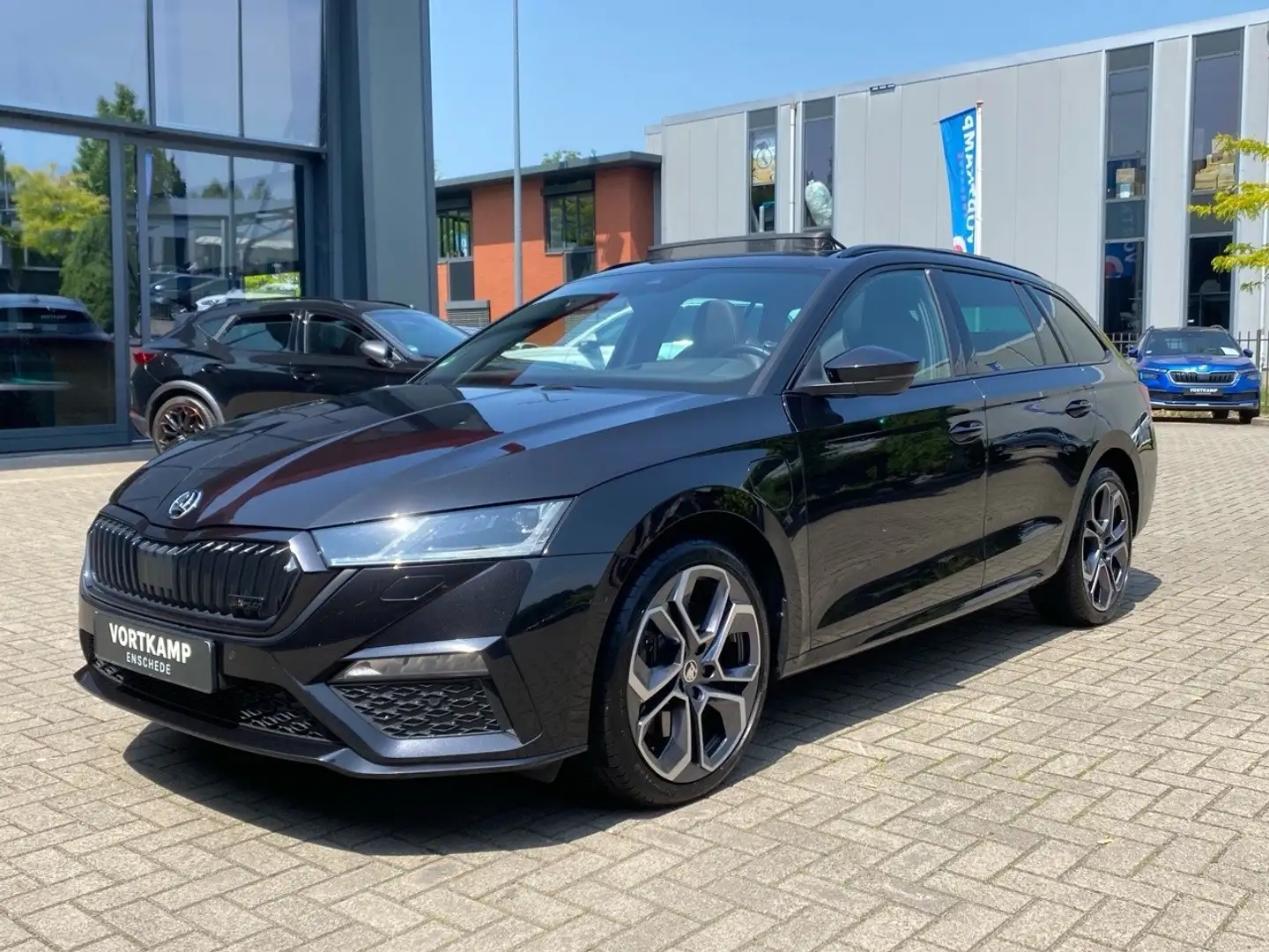 Skoda Octavia RS First Edition iV Pano/CANTON/HeadUp Schwarz - 2