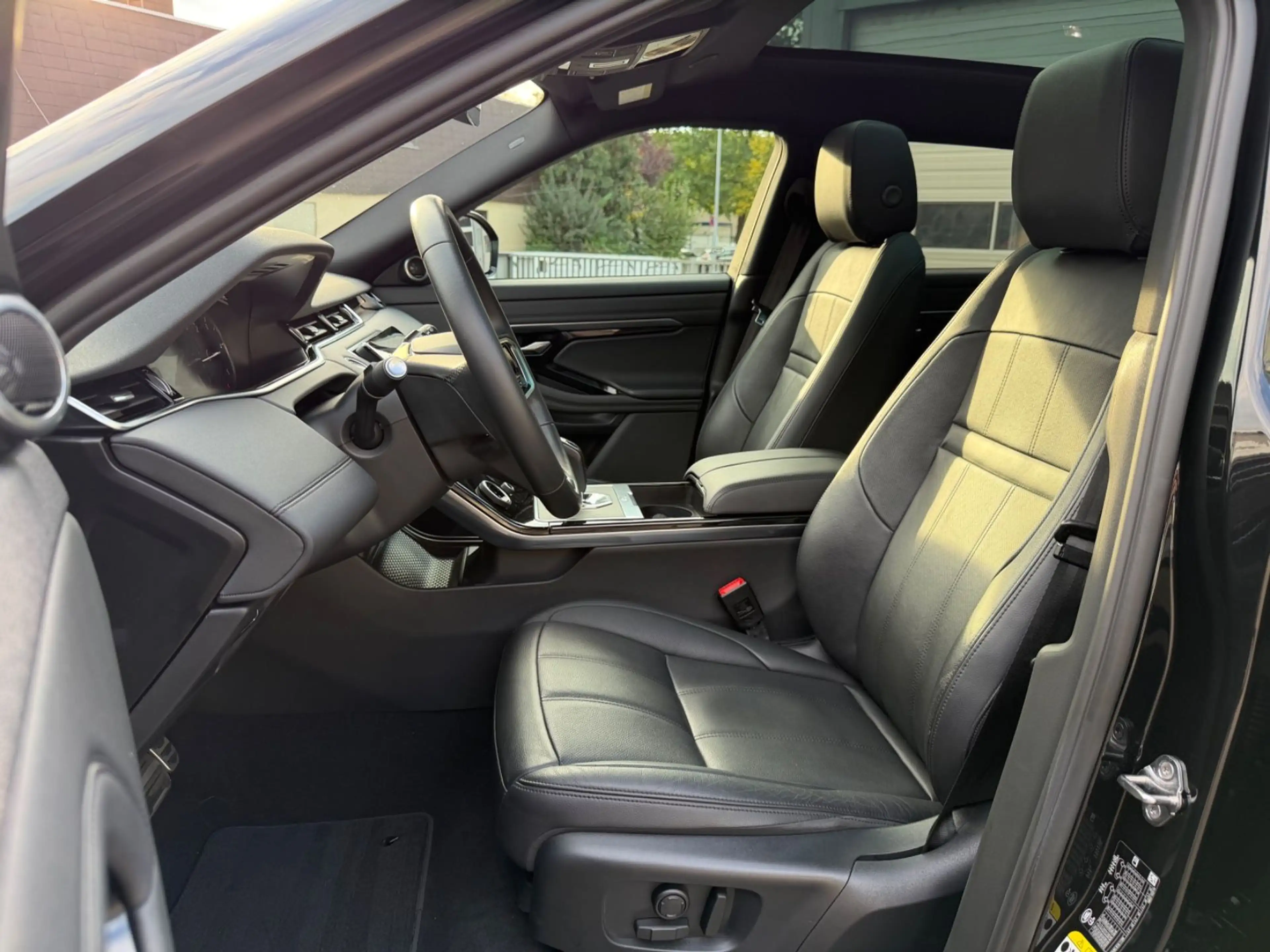 Land Rover Range Rover Evoque Evoque D200 BlackPack AHK Pano 20Zoll Neuwertig! — photo 6