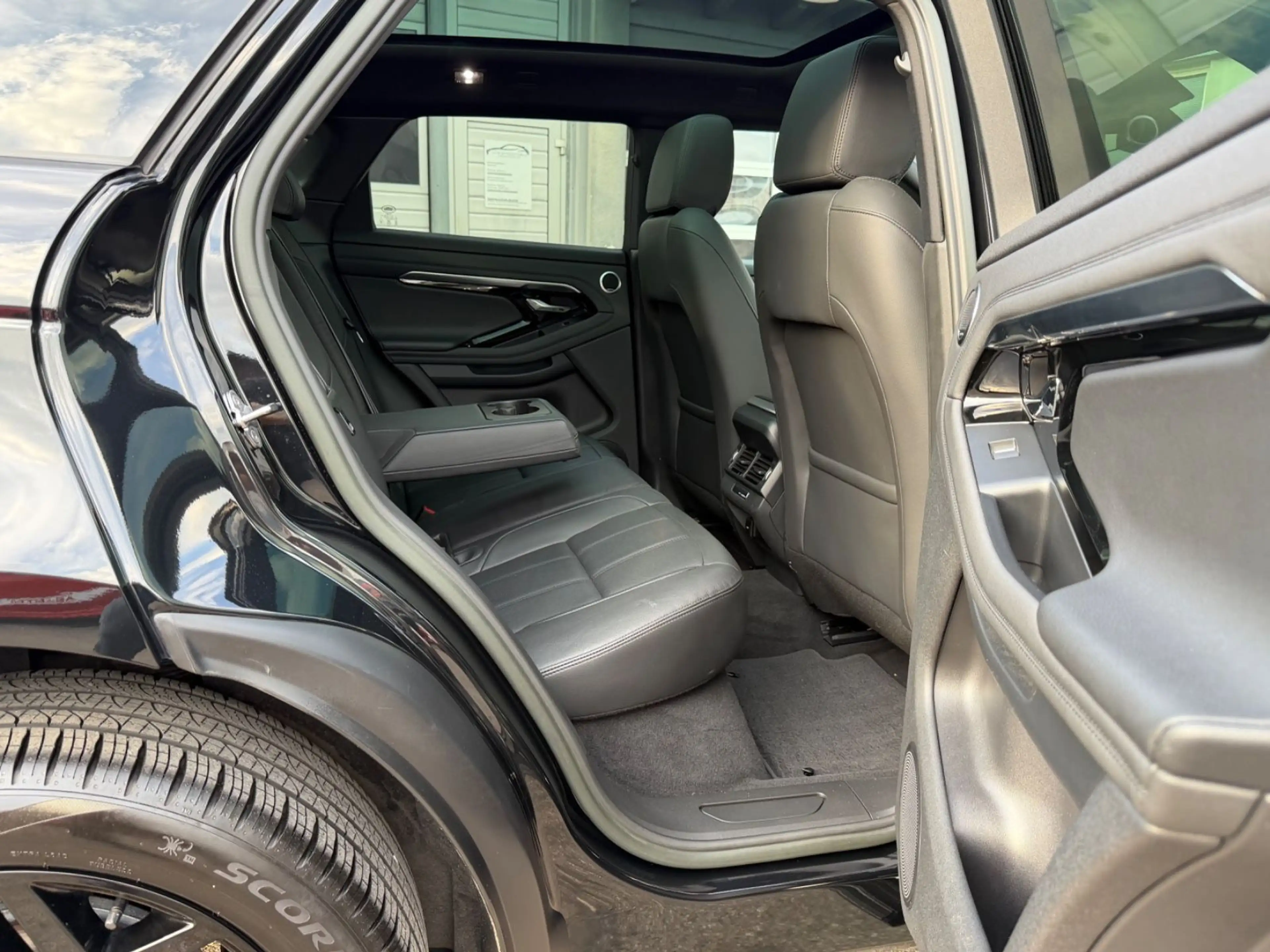 Land Rover Range Rover Evoque Evoque D200 BlackPack AHK Pano 20Zoll Neuwertig! — photo 14