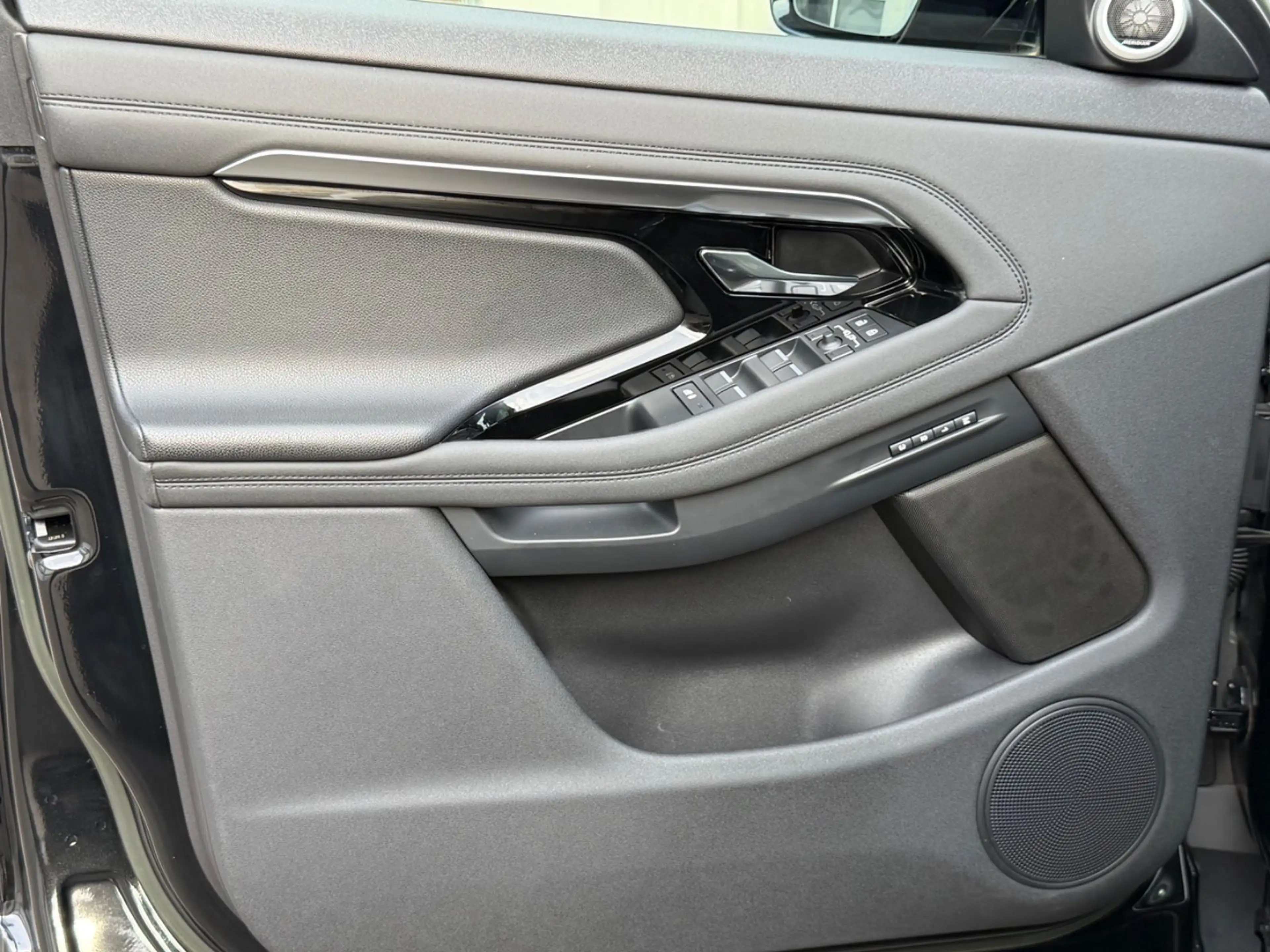 Land Rover Range Rover Evoque Evoque D200 BlackPack AHK Pano 20Zoll Neuwertig! — photo 7