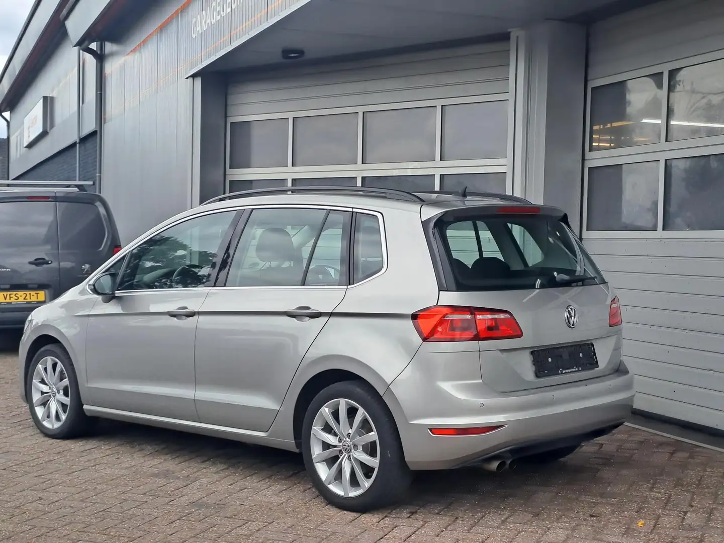 Volkswagen Golf Sportsvan 1.4 TSI Highline, Stoelverwarming, Cruise Control, Zilver - 2