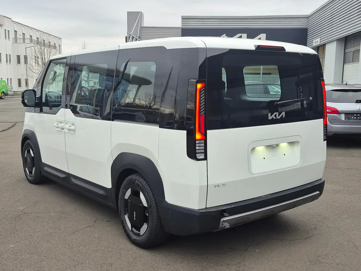 Kia PV5 Passenger 71,2kWh Earth Plus *33.000 netto* Weiß - 2