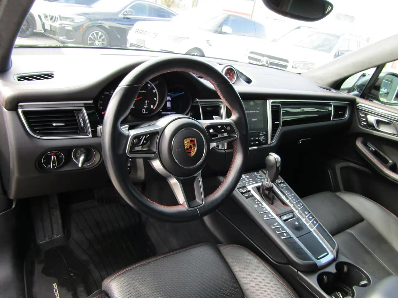 Porsche Macan снимка Porsche Macan