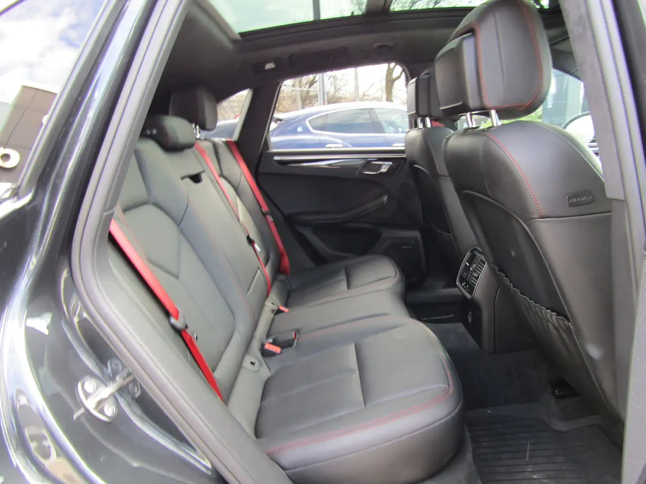 Porsche Macan снимка Porsche Macan