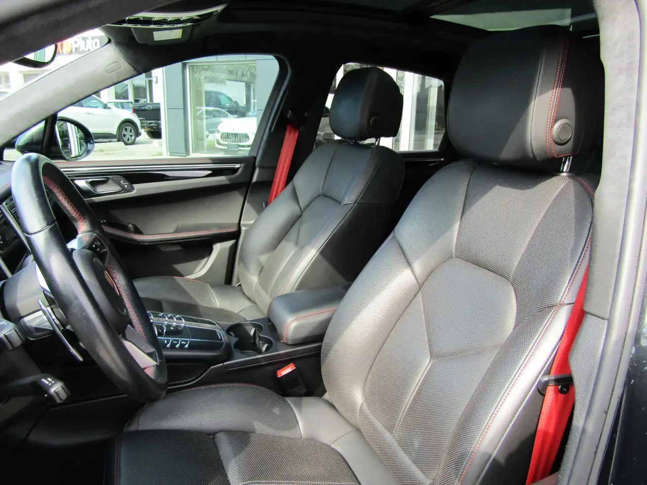Porsche Macan снимка Porsche Macan