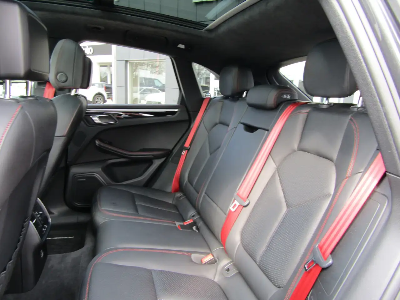 Porsche Macan снимка Porsche Macan