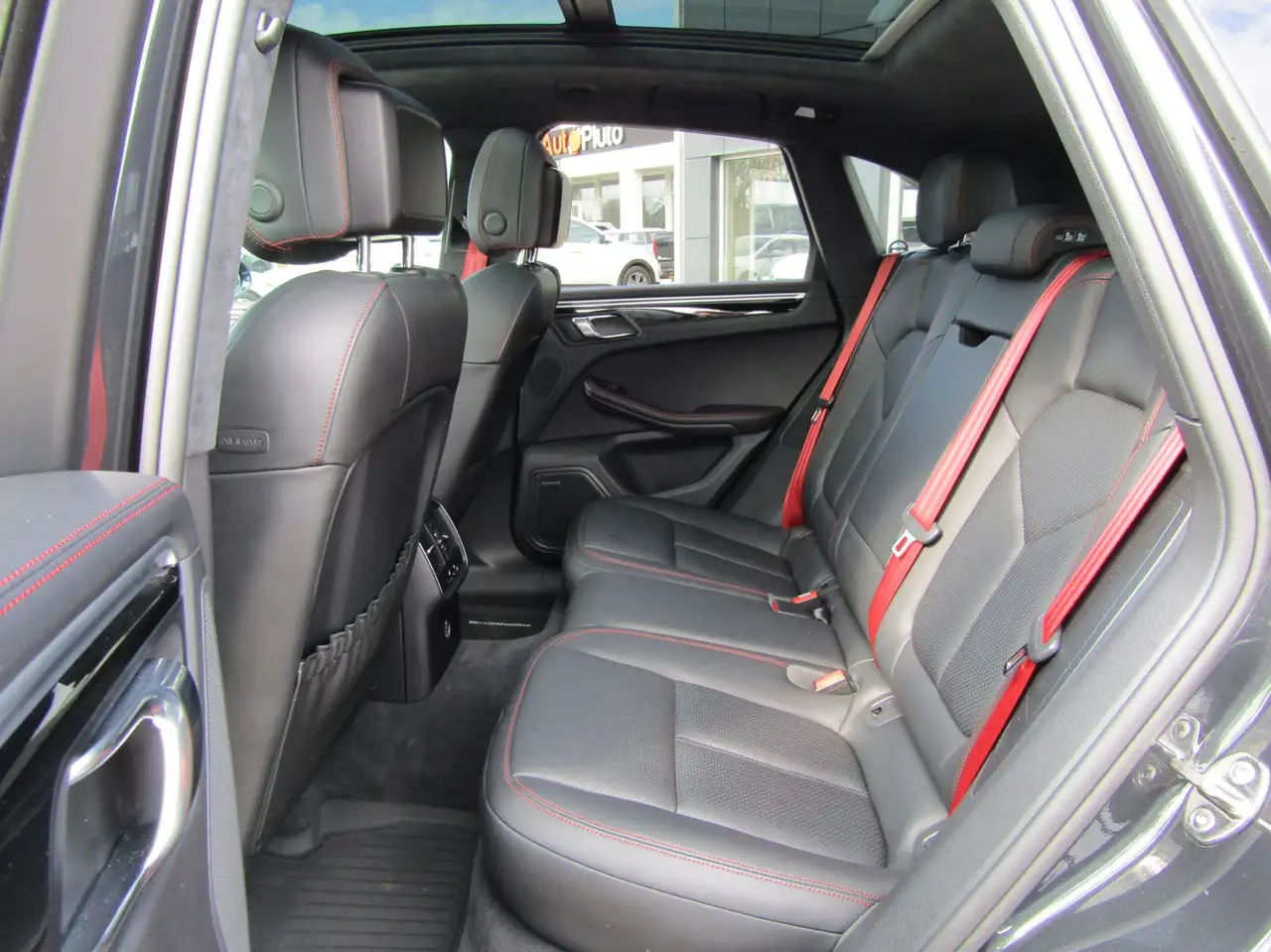 Porsche Macan снимка Porsche Macan