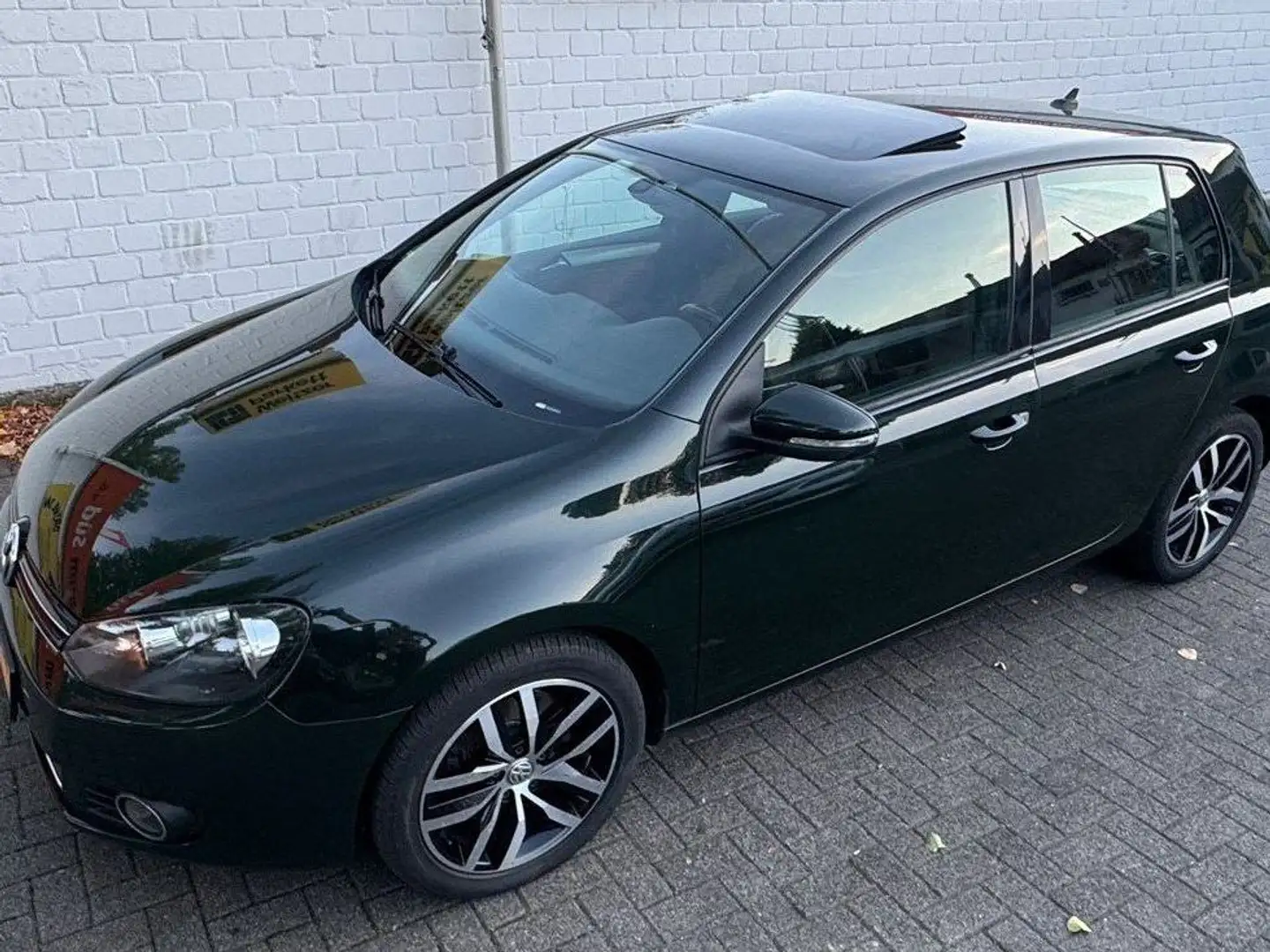 Volkswagen Golf Highline Automatik DSG VOLLLeder Navi EGSD TÜV Schwarz - 1