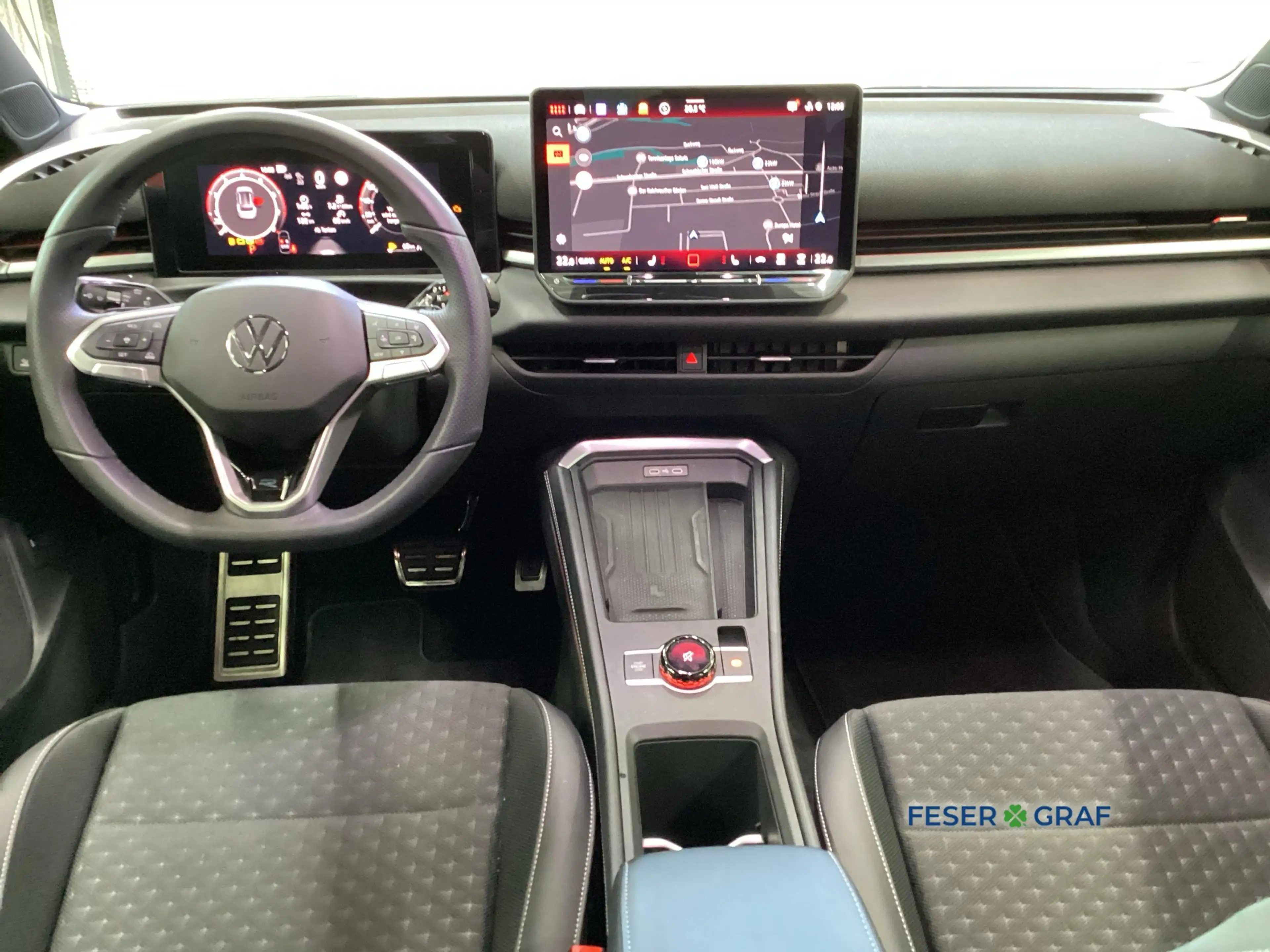 Volkswagen T-Roc R-Line 1.5 eTSI Keyless Navi RFK ACC LED+ — photo 6