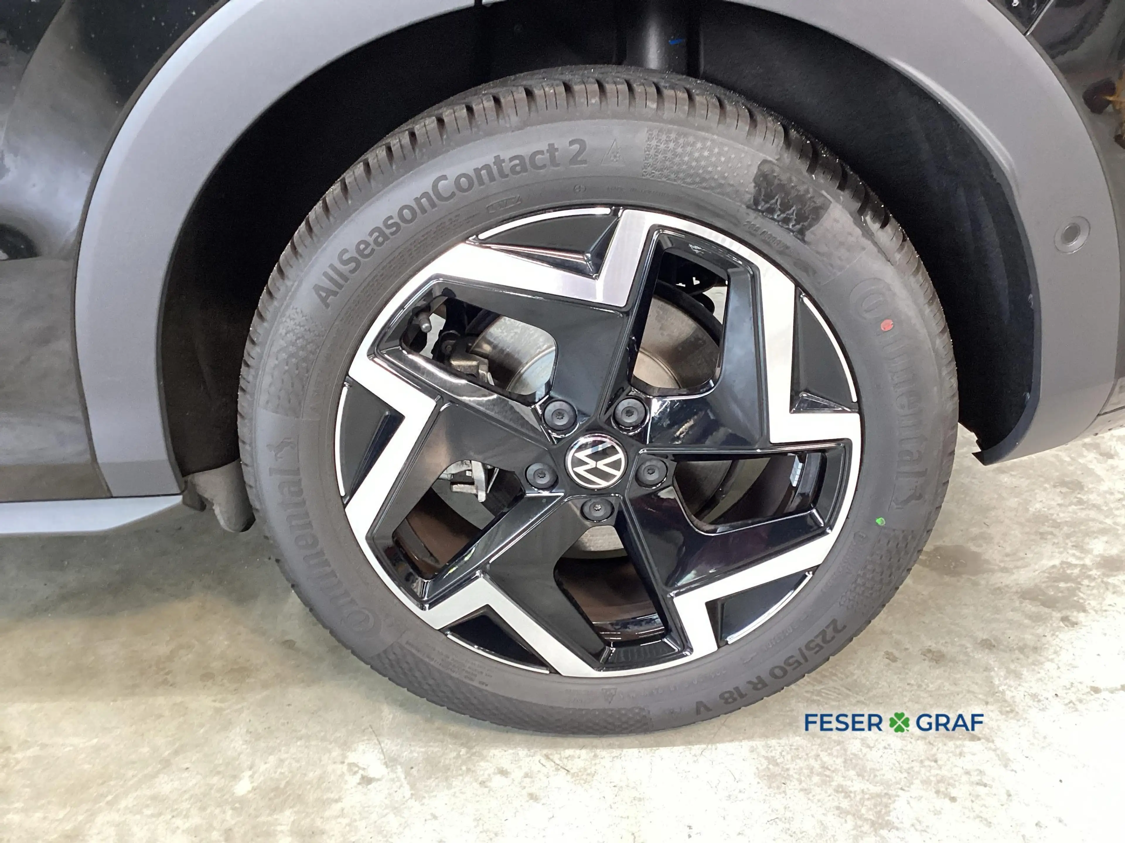 Volkswagen T-Roc R-Line 1.5 eTSI Keyless Navi RFK ACC LED+ — photo 4