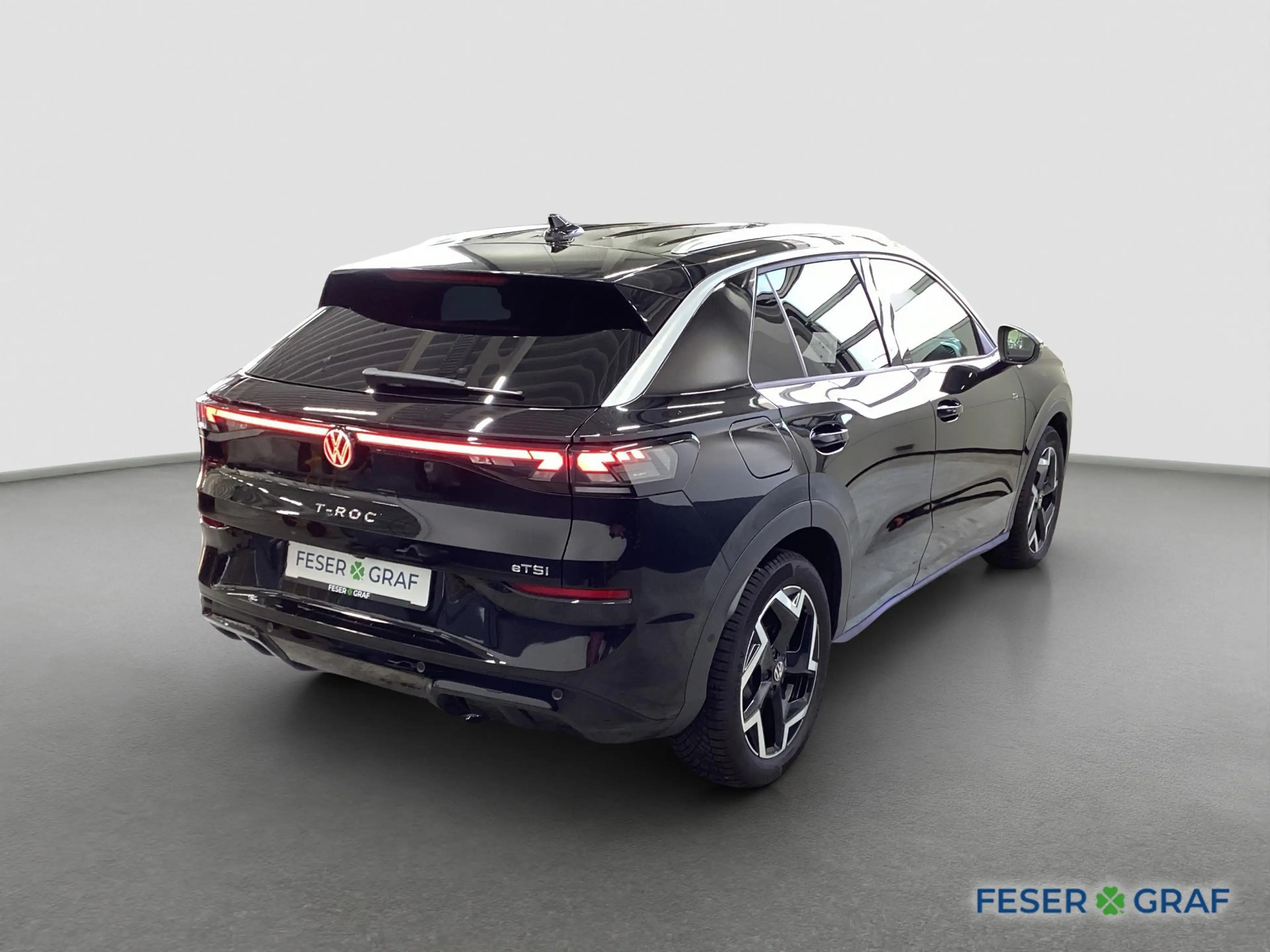 Volkswagen T-Roc R-Line 1.5 eTSI Keyless Navi RFK ACC LED+ — photo 3