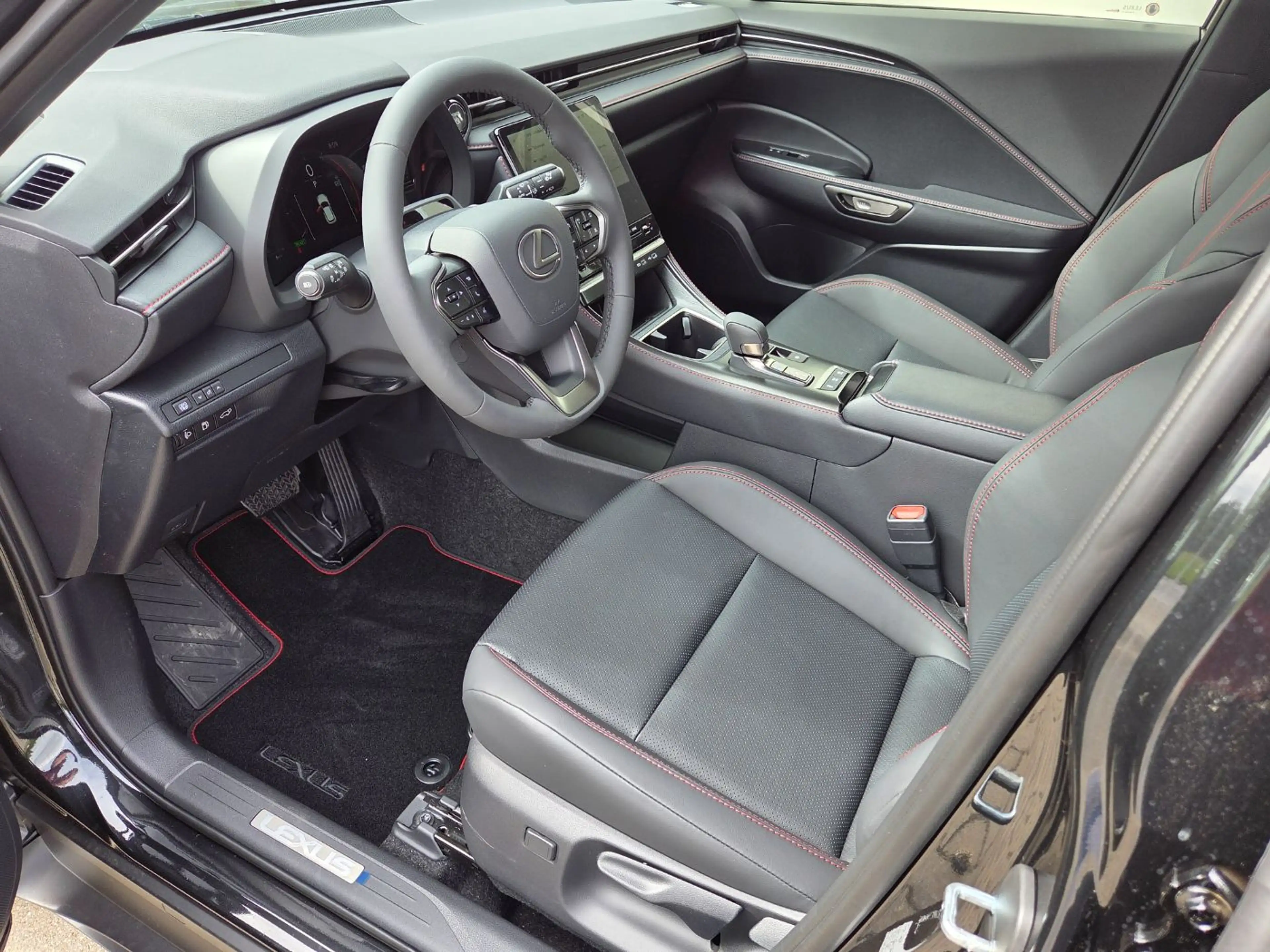 Lexus LBX 1.5 Hybrid Elegant Black Edition — photo 5