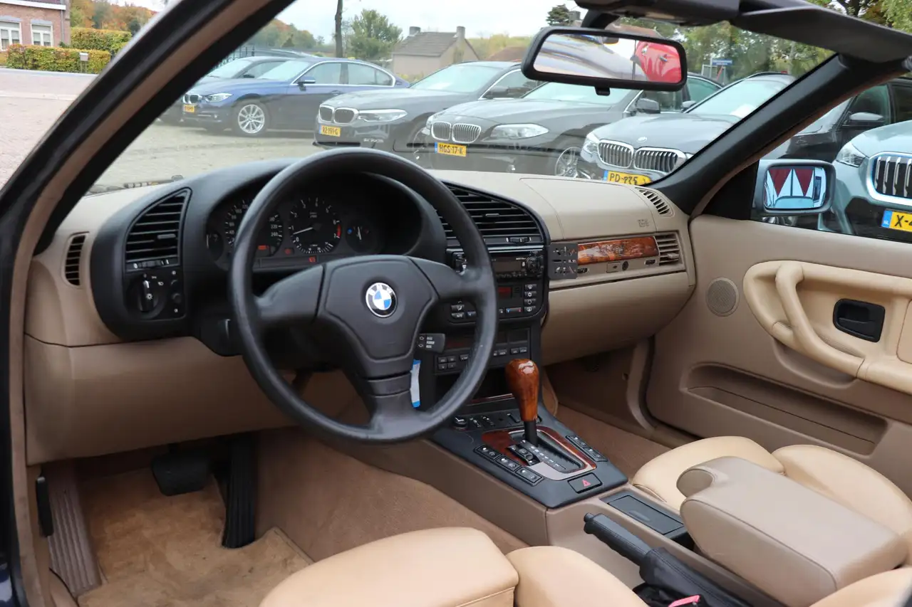 BMW 320 3-serie Cabrio 320i Executive |Airco |Sportstoelen, foto 10