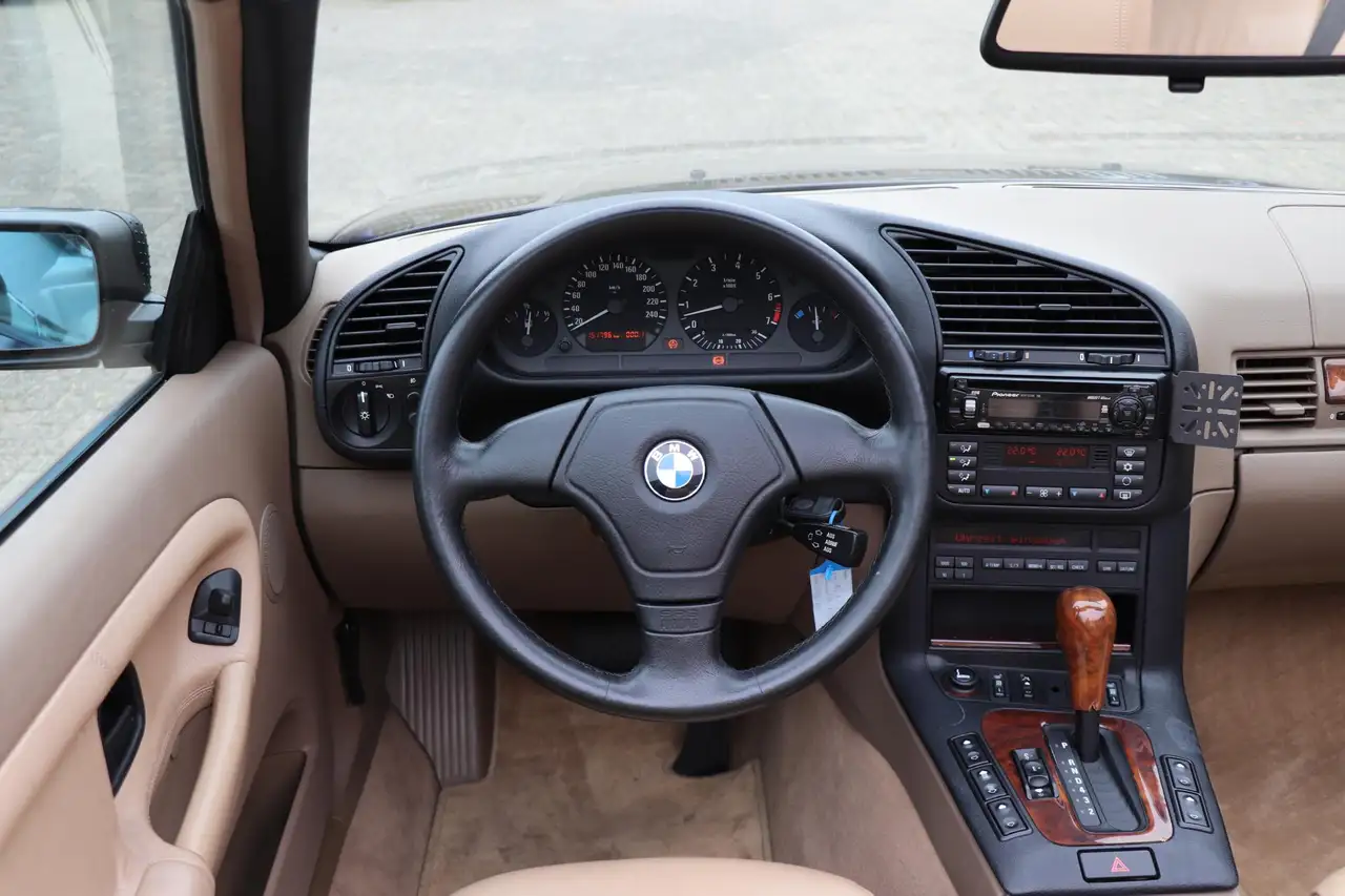BMW 320 3-serie Cabrio 320i Executive |Airco |Sportstoelen, foto 11