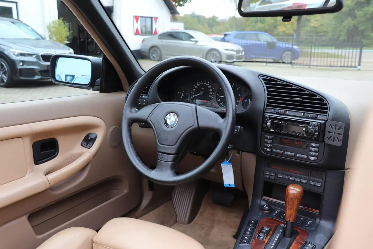 BMW 320 3-serie Cabrio 320i Executive |Airco |Sportstoelen, foto 12