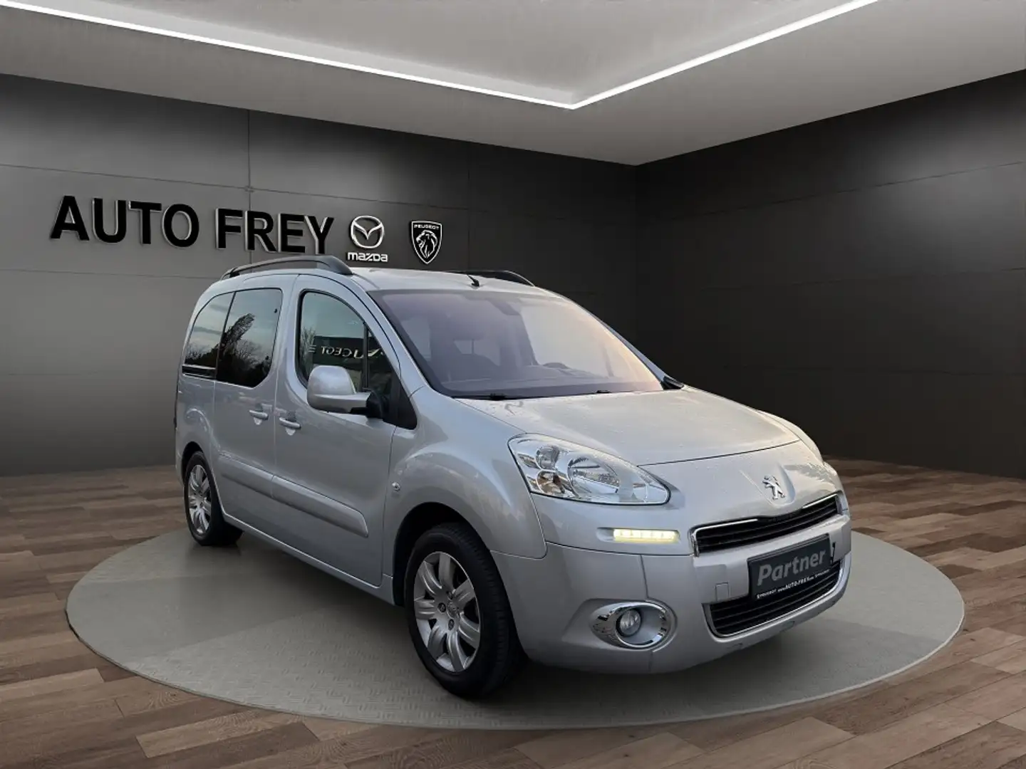 Peugeot Partner Tepee 120 VTI Outdoor Rollstuhl-Umbau Silber - 1