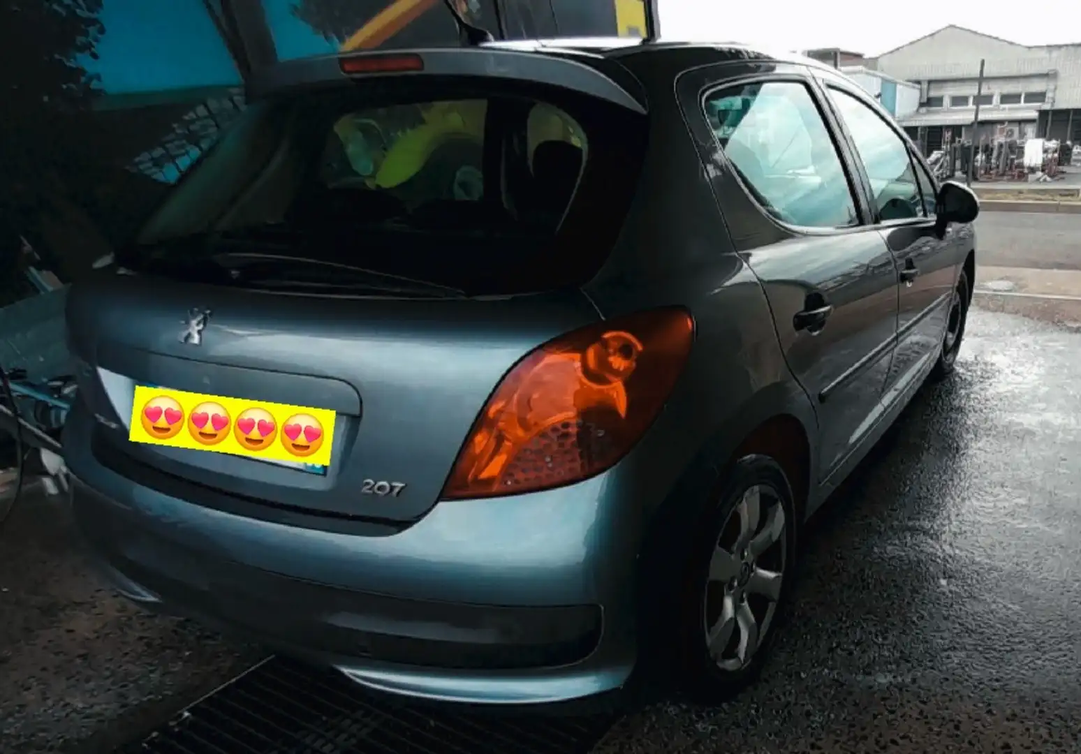 Peugeot 207 1.4 HDi 70ch BLUE LION Trendy - 2