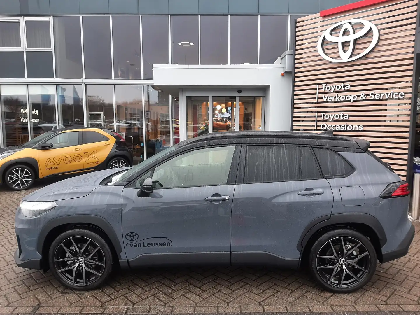 Toyota Corolla Cross Hybrid 180 GR Sport STOEL/STUURVERW APPLE/ANDROID Grau - 2