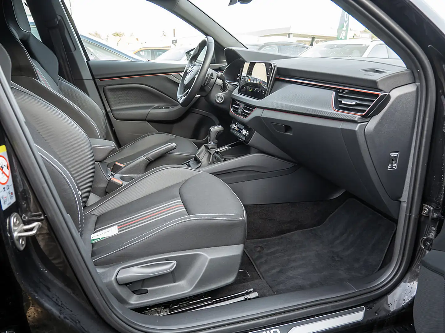 Skoda Kamiq 1.0 TSI Selection SHZ NAVI AHK ACC PANO Schwarz - 2