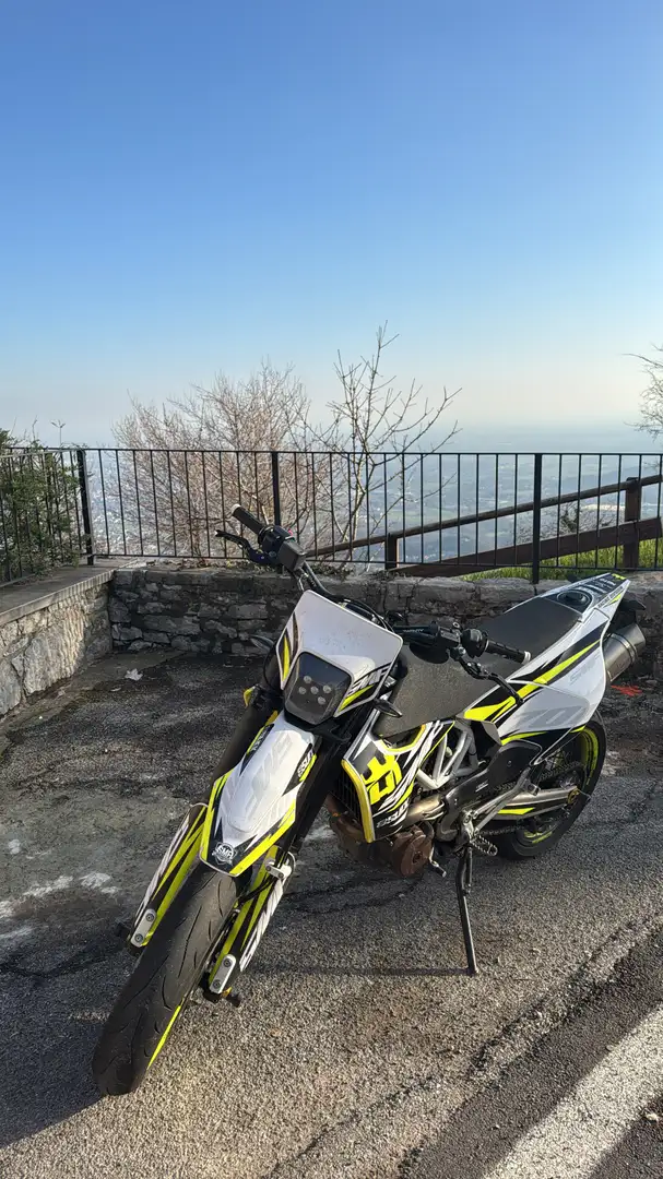 Husqvarna 701 Supermoto - 1