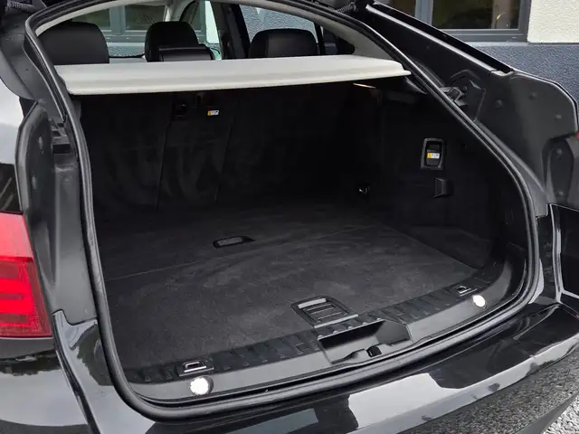 BMW 5 Series view 25