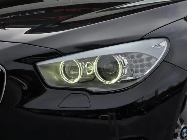 BMW 5 Series view 6