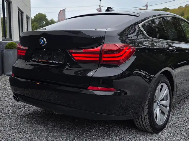 BMW 5 Series view 29