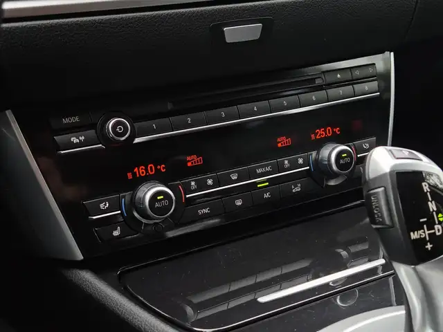 BMW 5 Series view 16