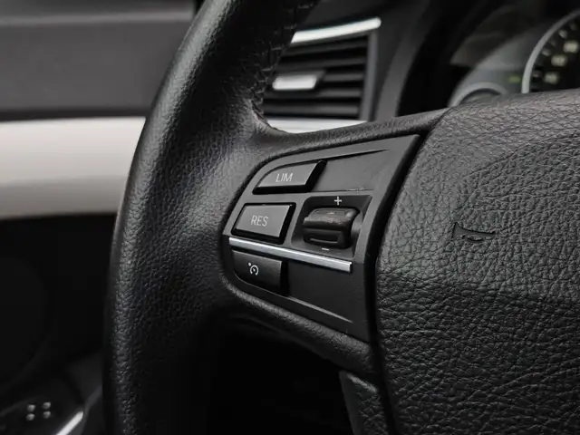 BMW 5 Series view 23