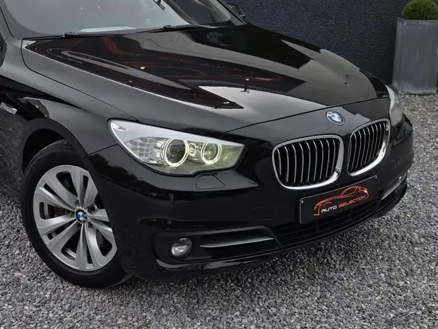 BMW 5 Series view 8