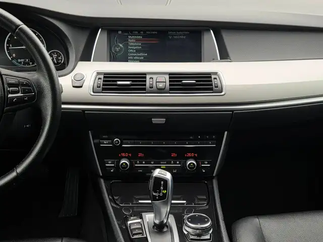 BMW 5 Series view 15