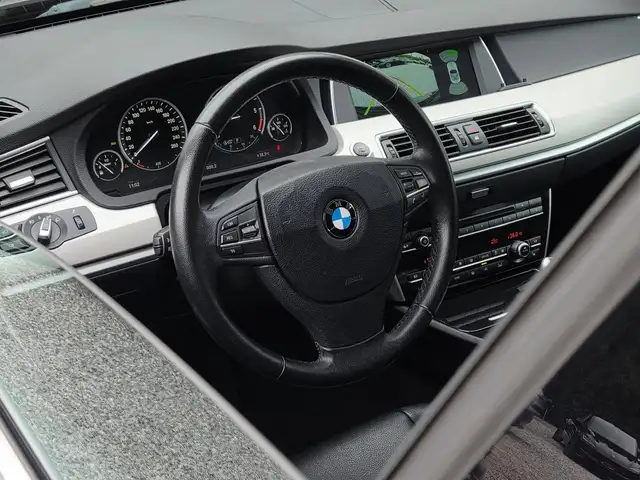 BMW 5 Series view 30