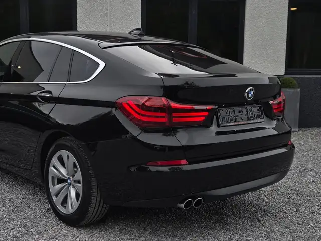 BMW 5 Series view 9