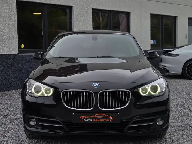 BMW 5 Series view 3
