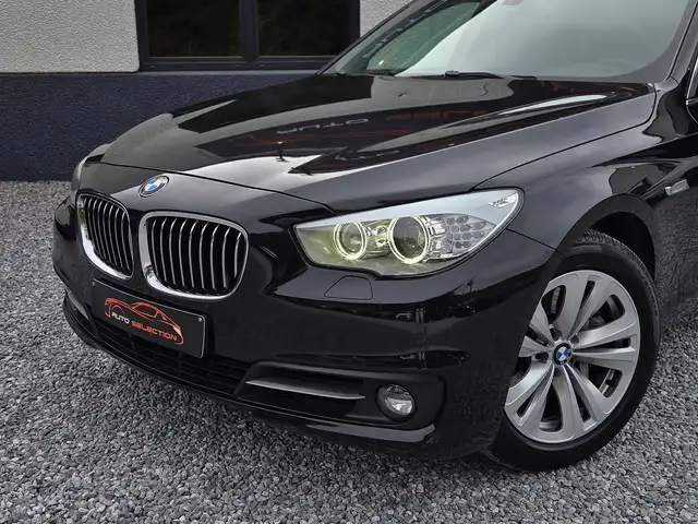 BMW 5 Series view 28