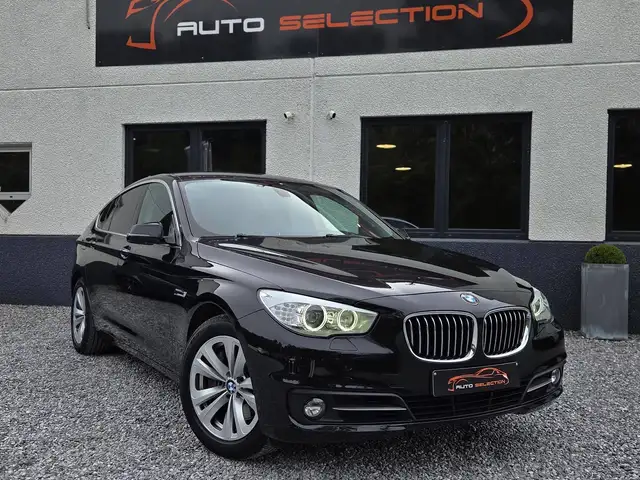 BMW 5 Series view 26